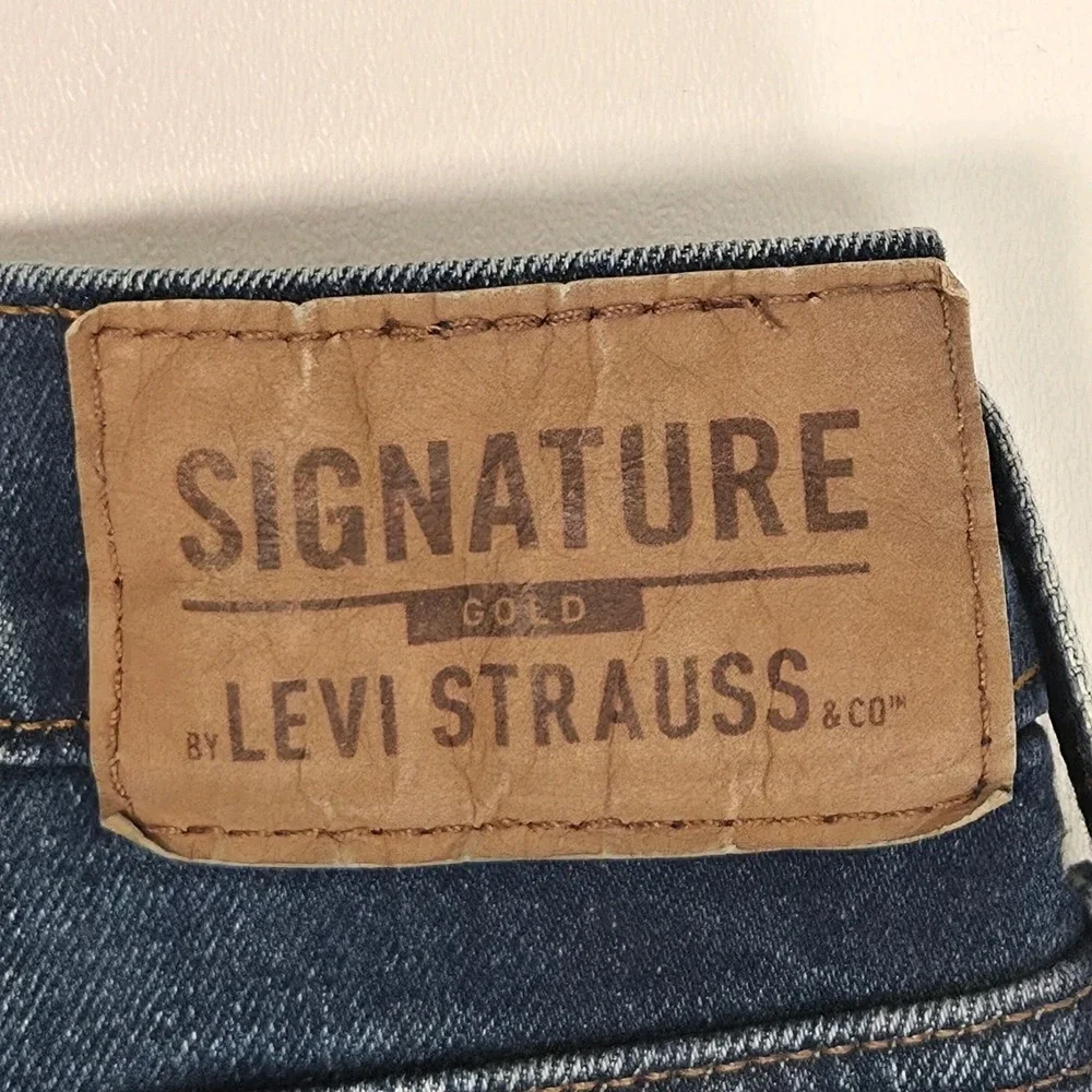 Signature by Levi Strauss Gold Athletic  Mens 36x32 Blue Jeans Measures 37×32